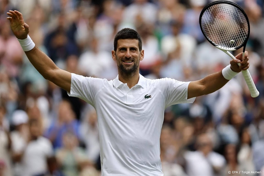 Djokovic twee zeges af van 24e grandslamtitel na zege op Roeblev