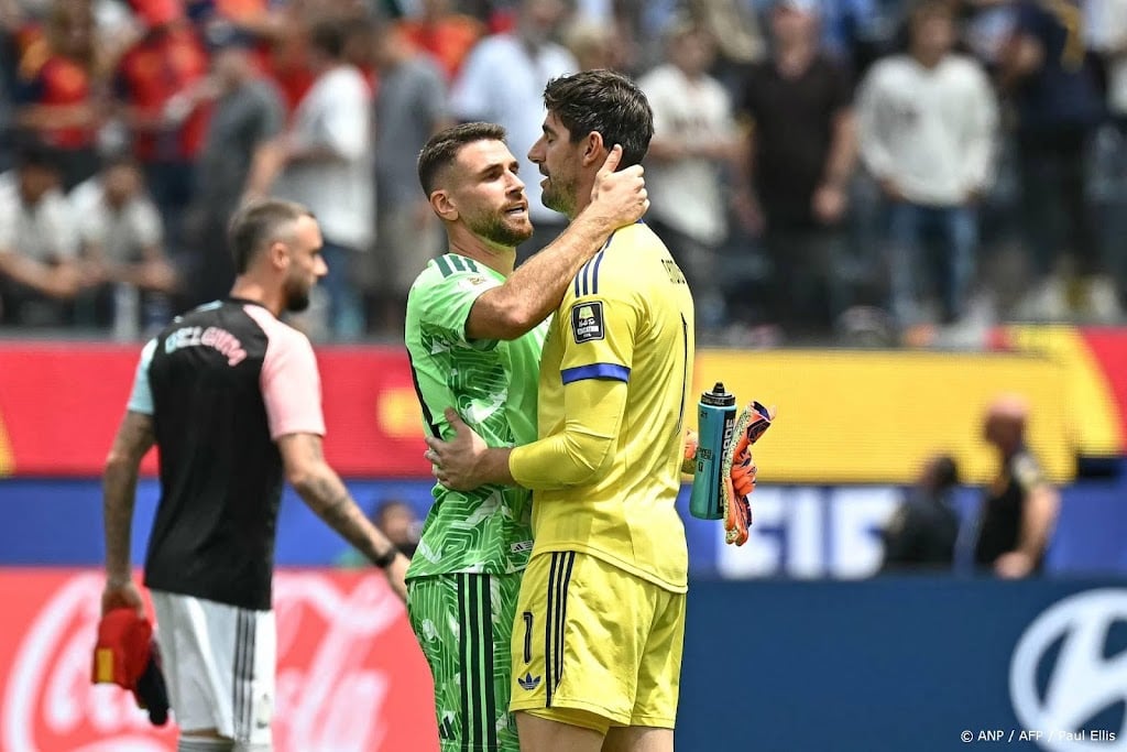 Keeper Courtois steunt invaller Lammens na fout tegen Spanje
