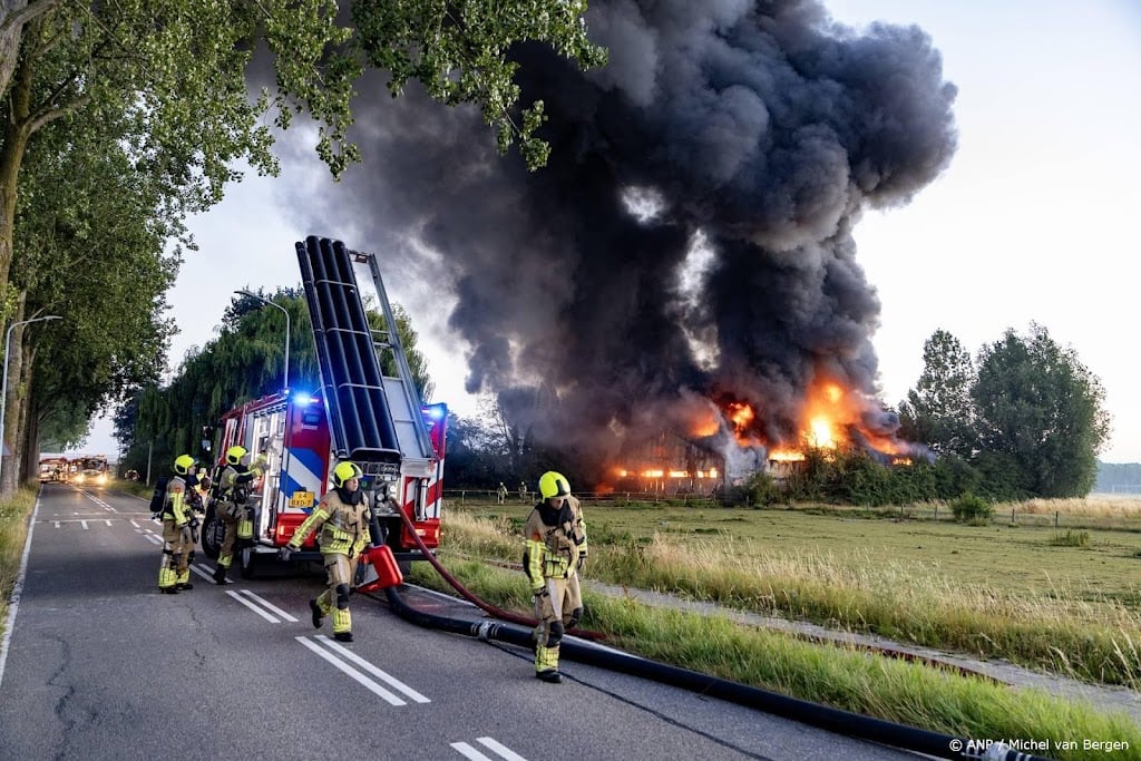 Grote brand in Weteringbrug onder controle