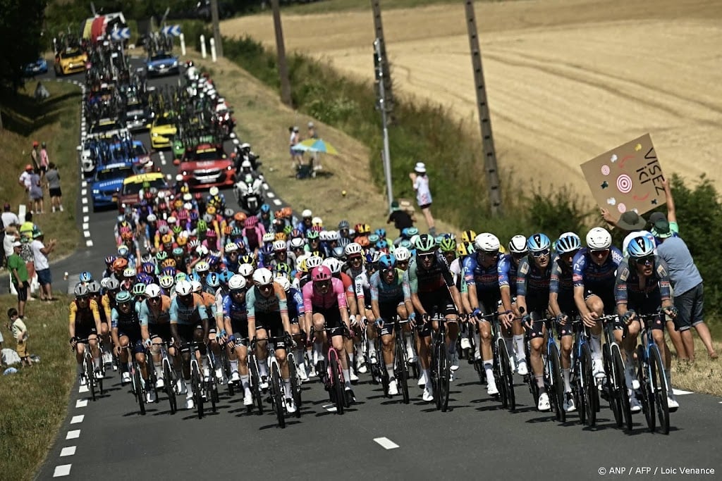 Negende etappe Tour de France ingekort vanwege hitte