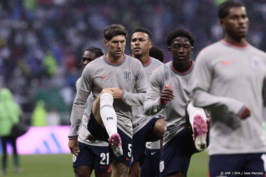Engeland in kwartfinale tegen Noren met Stones en Madueke