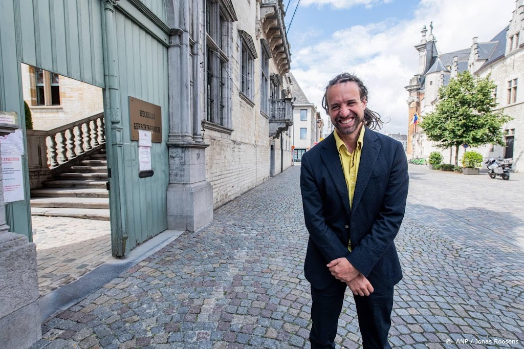 Viruswaarheid-voorman in rechtszaal tegenover Belgische viroloog