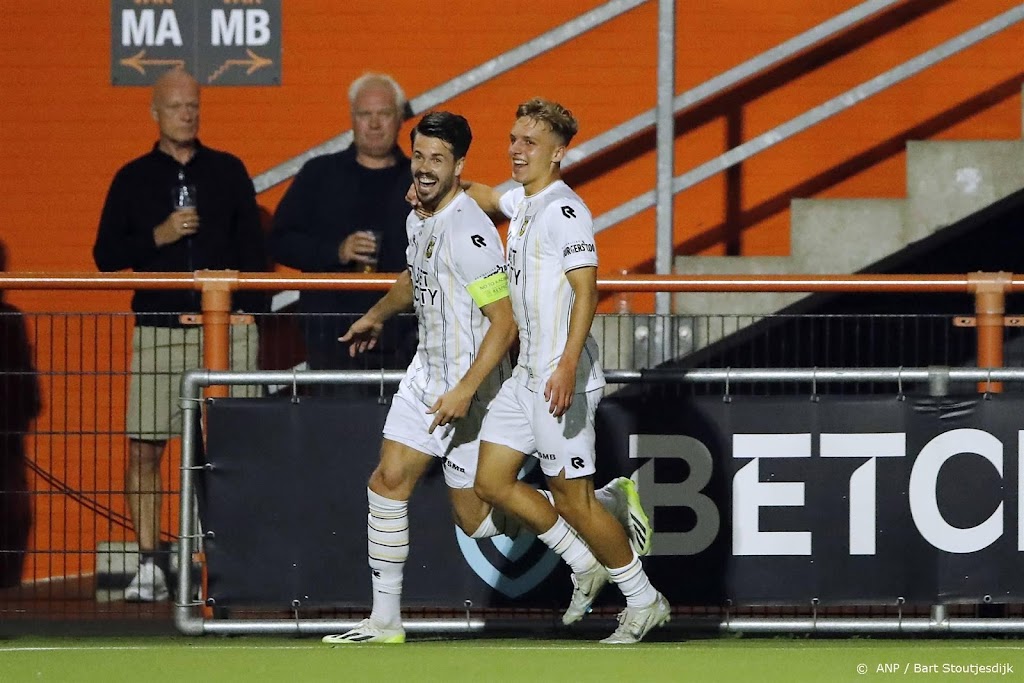 Van Ginkel leidt Vitesse in slotfase langs tiental FC Volendam