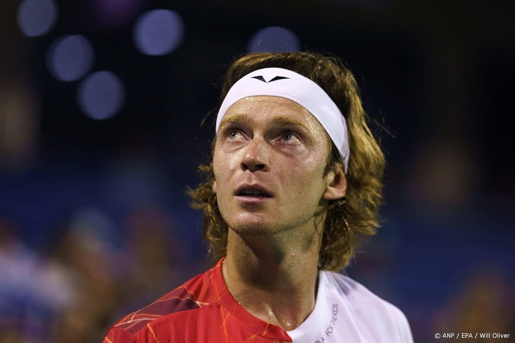 Tennisser Roeblev schakelt Sinner uit in Montreal