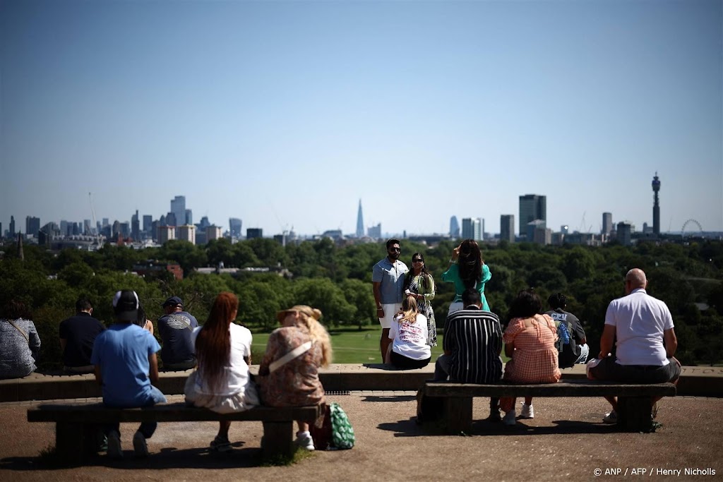 Hoge kosten dwingen ongelukkige Britse stellen samen te blijven