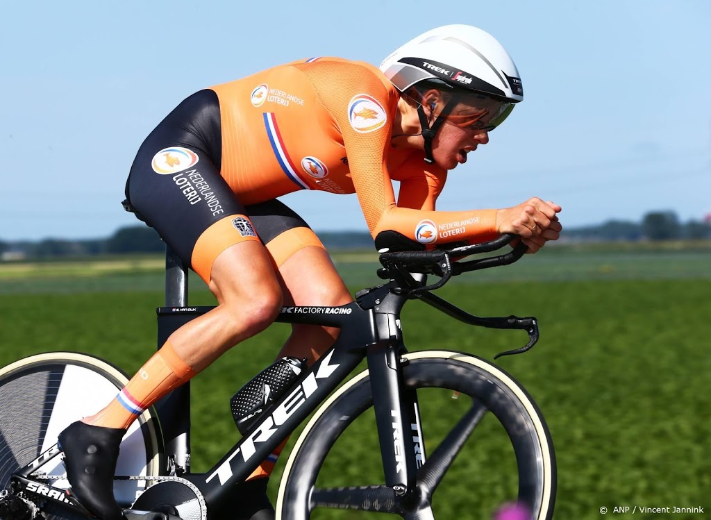 Wielrenster Van Dijk wint met Trek-Segafredo tijdrit in Giro Rosa