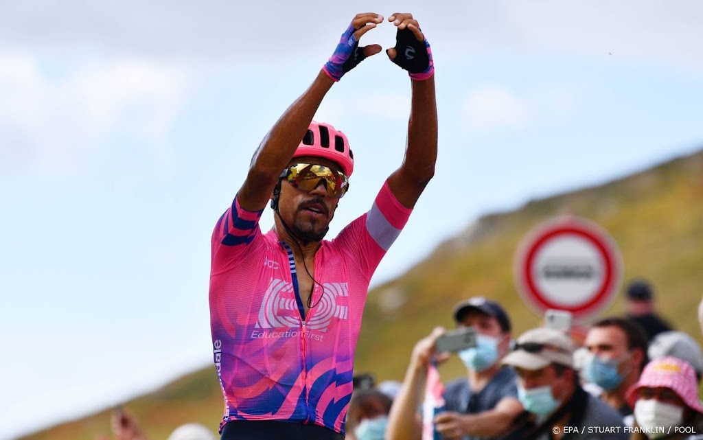 Wielrenner Martínez wint zware bergetappe in Tour