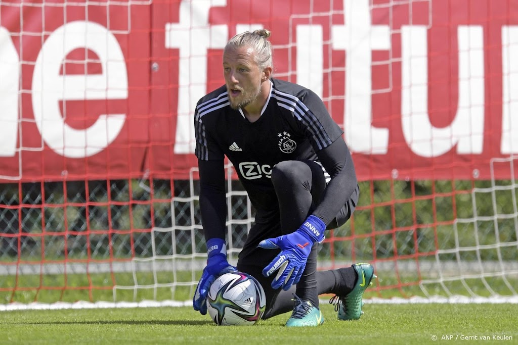 Ajax start met doelman Pasveer en Berghuis tegen PEC Zwolle