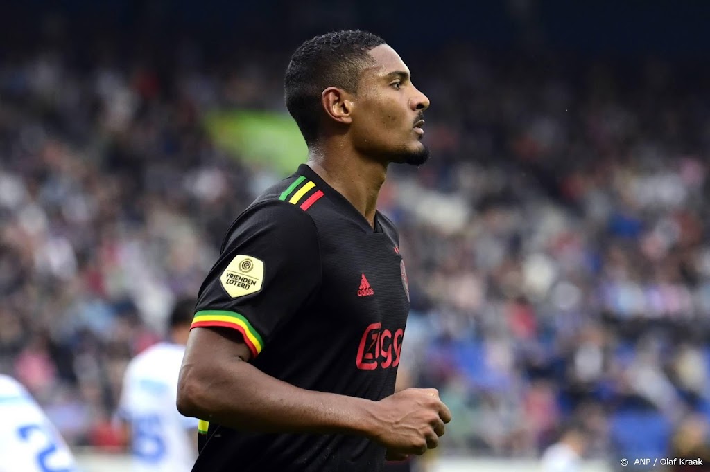 Haller behoedt matig Ajax voor puntenverlies in Zwolle