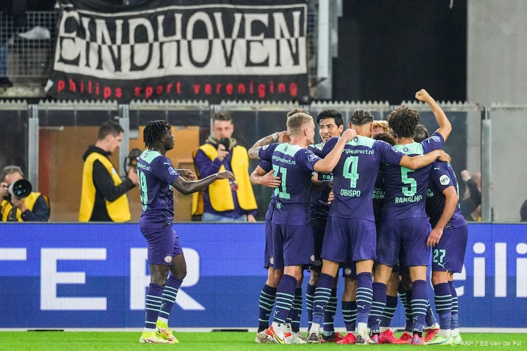 PSV blijft met drie mooie doelpunten ook foutloos tegen AZ