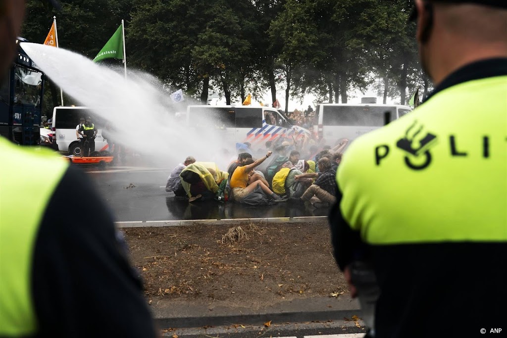 Amnesty vindt inzet waterkanon bij blokkades op A12 problematisch