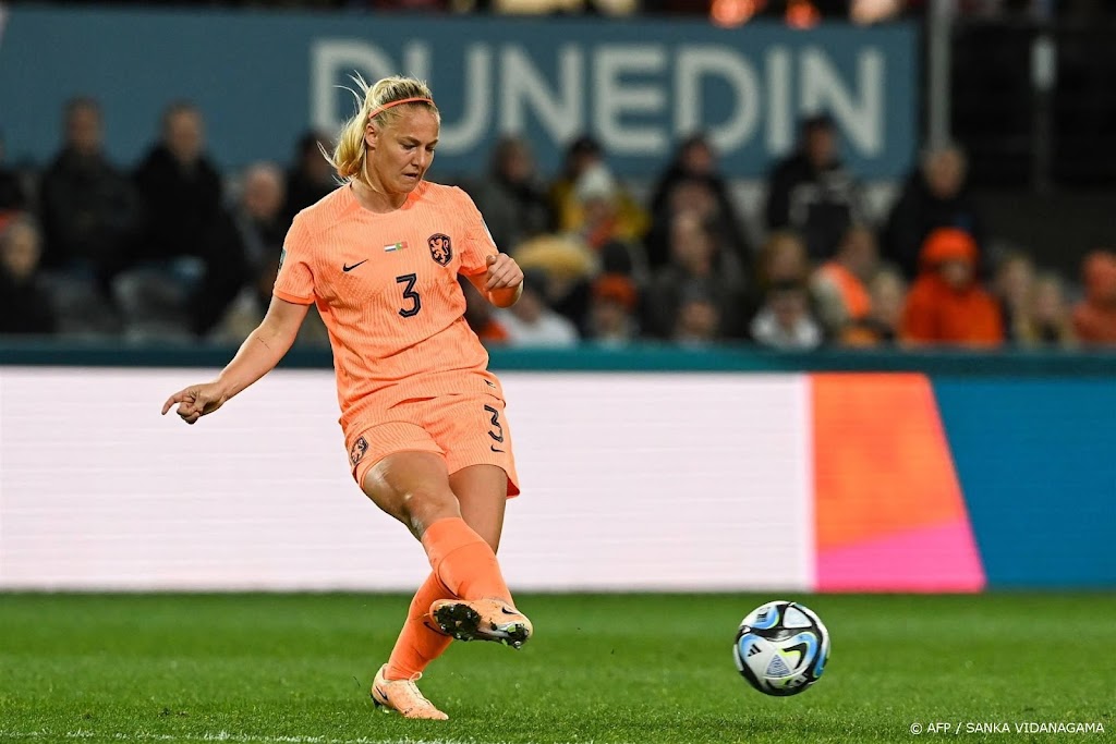 Oud-internationals bedankt na duel Oranjevrouwen met Engeland