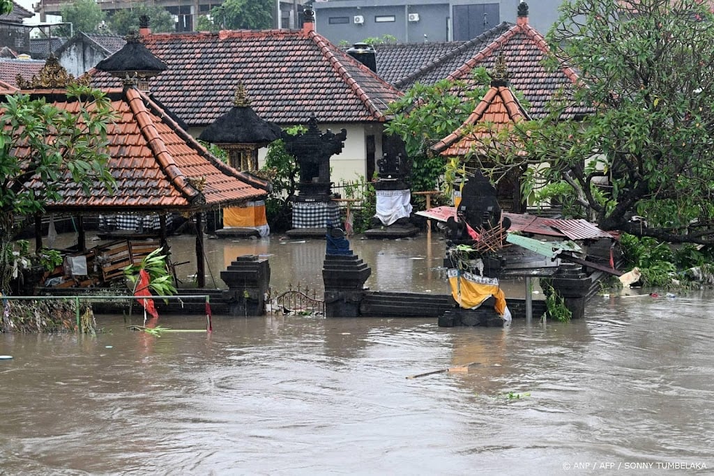 Dodental stijgt na overstromingen op Bali en Flores