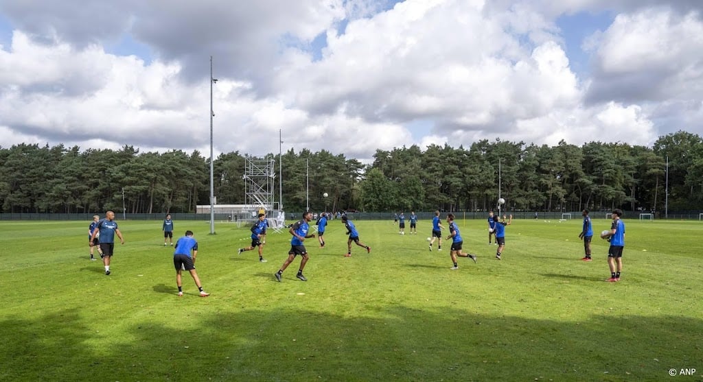 Vitesse versterkt zich dag voor eerste duel met drie spelers
