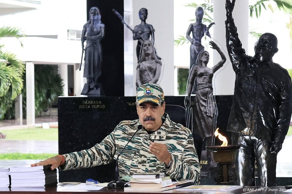 Venezuela stelt leger op aan grens en is "klaar voor strijd"