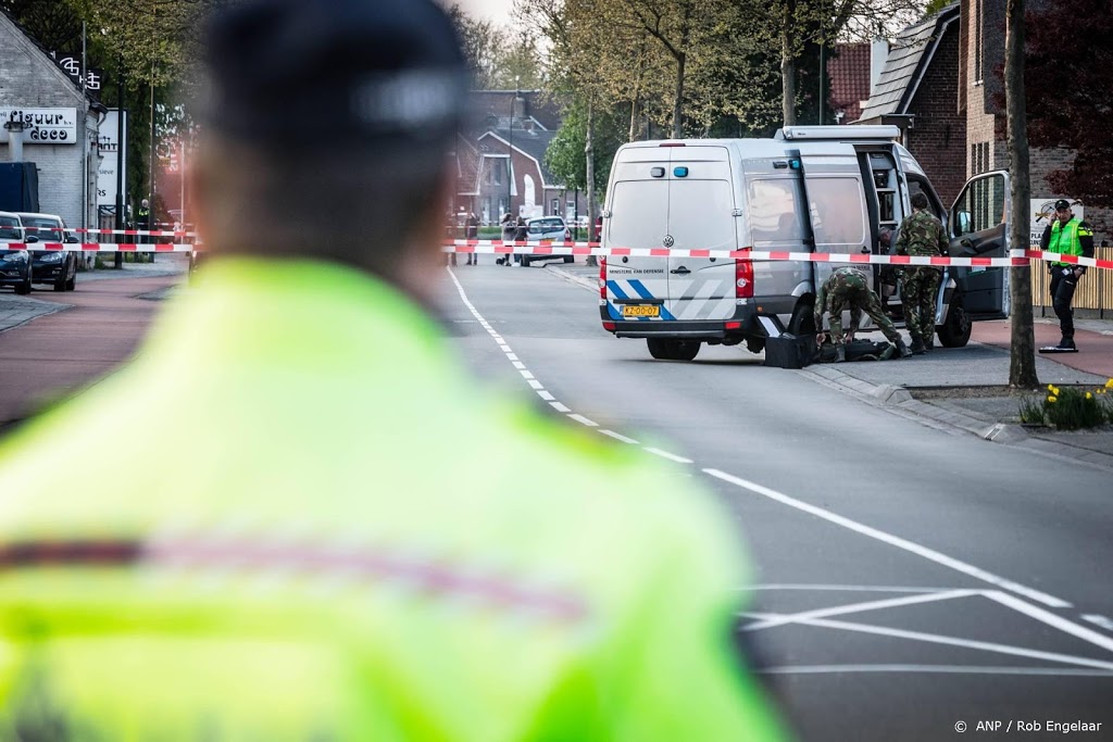Politie druk met (mogelijke) explosieven op meerdere plekken