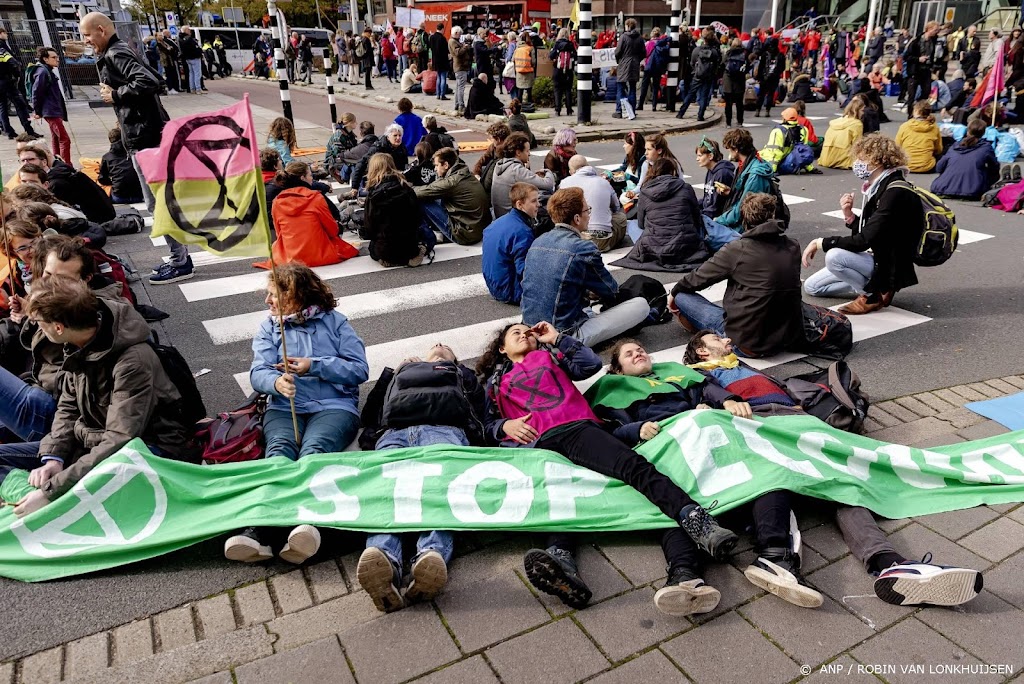 Politie stopt blokkades Extinction Rebellion, mensen opgepakt