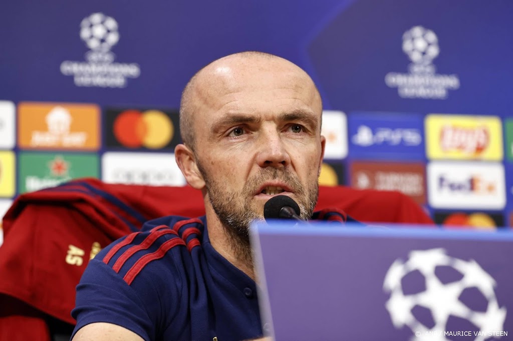 Trainer Schreuder gaat Ajax niet volledig aanpassen aan Napoli 