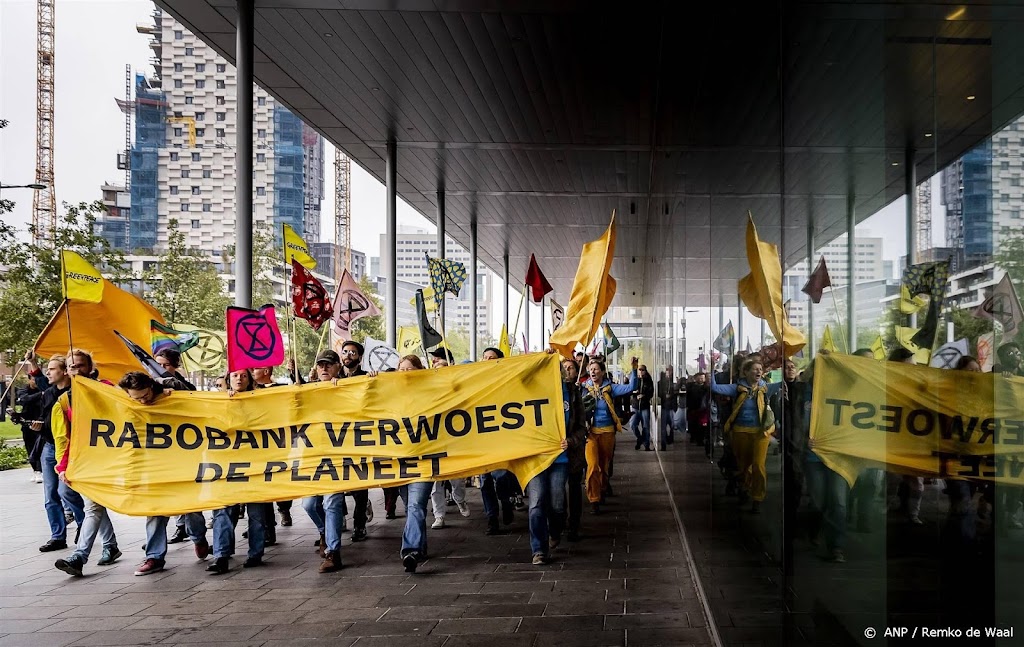 Rabo: dwingende brieven naar medewerkers en blokkeren brug te ver