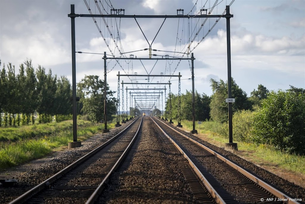 Vrachtwagen beschadigt bovenleiding, geen treinen bij Vught