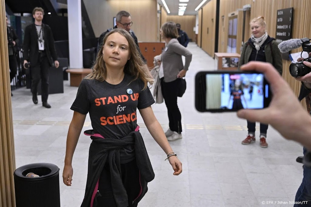 Greta Thunberg krijgt opnieuw boete voor verzet bij arrestatie