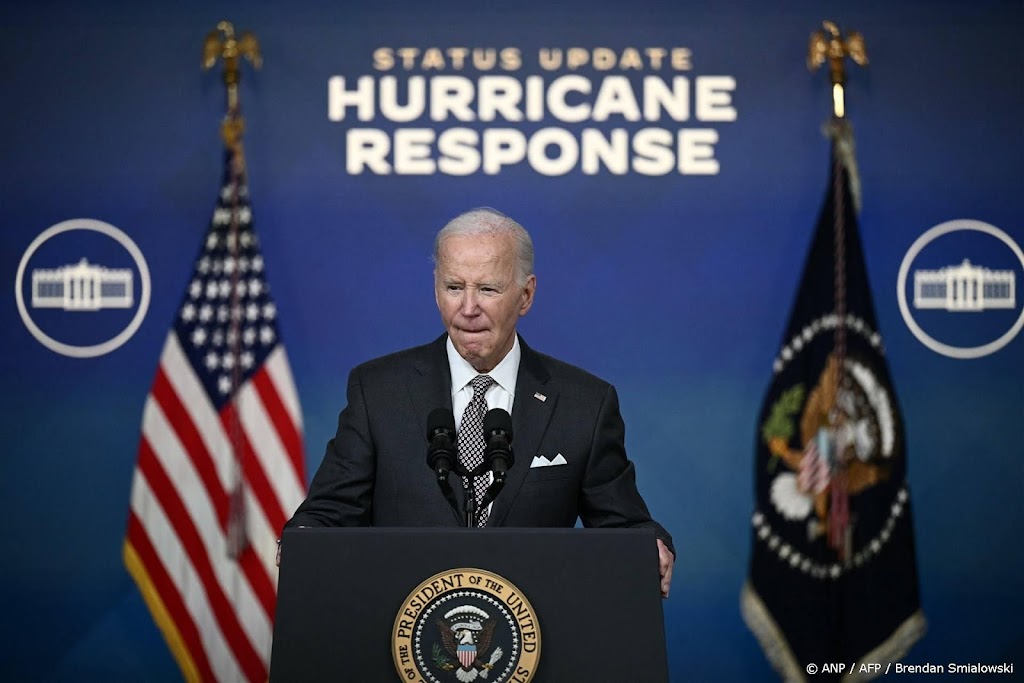 President Biden bezoekt rampgebied Florida na orkaan Milton