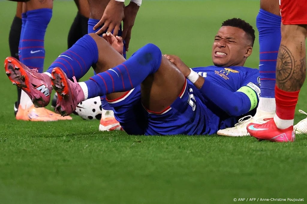 Frankrijk zonder geblesseerde aanvoerder Mbappé tegen IJsland