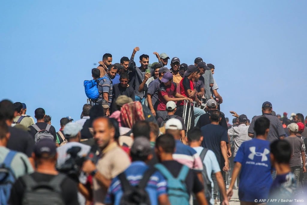 Duizenden Palestijnen keren terug naar verlaten huizen