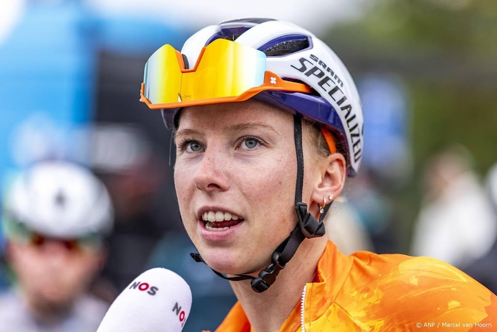 Wiebes klopt Vos en pakt wereldtitel gravelrijden 