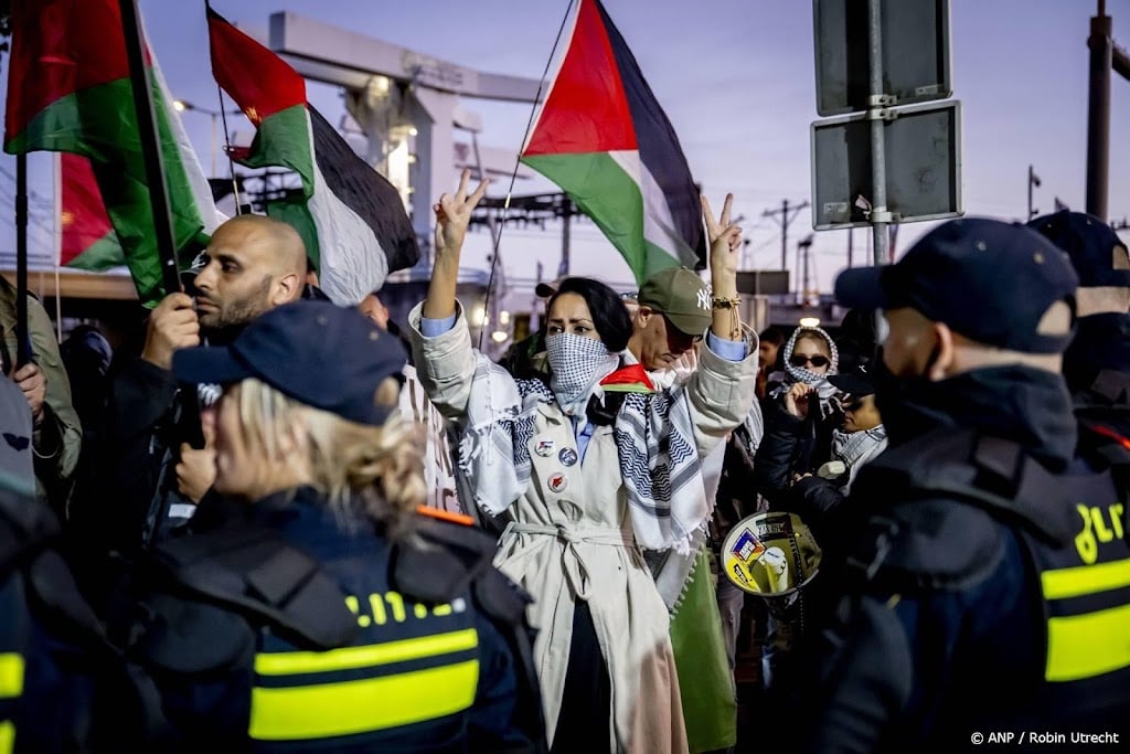 Ruim 300 mensen aangehouden bij actie in haven Rotterdam