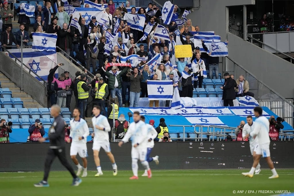 Voetballers Israël in Noorwegen onthaald met fluitconcert 