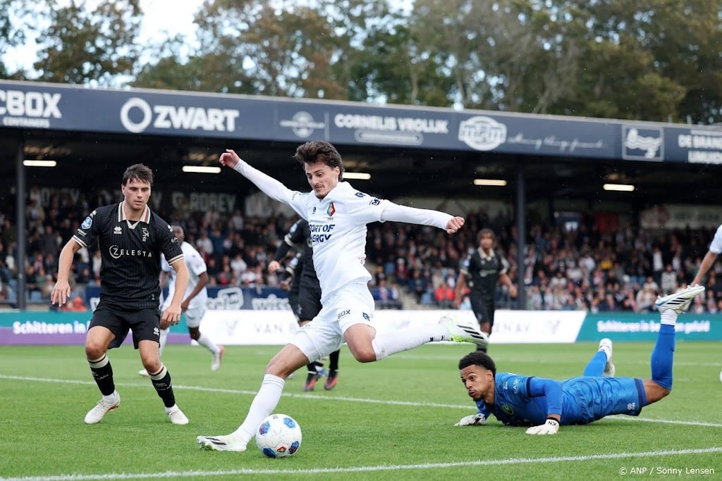 ADO Den Haag houdt met tien man stand bij Telstar en pakt punt