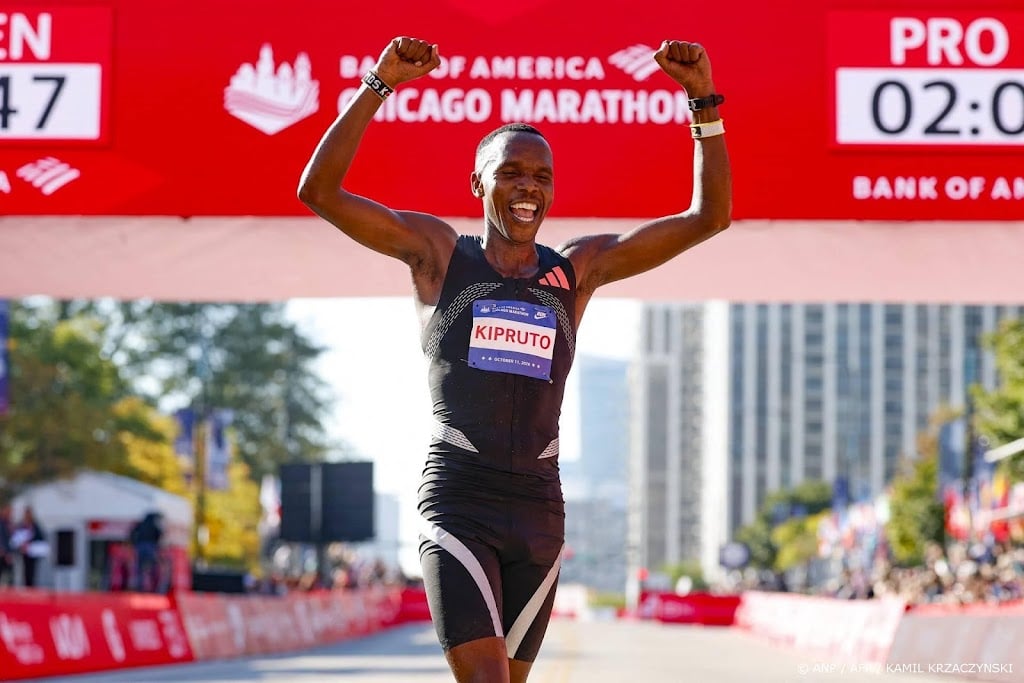 Keniaan Kipruto loopt naar winst in marathon van Chicago