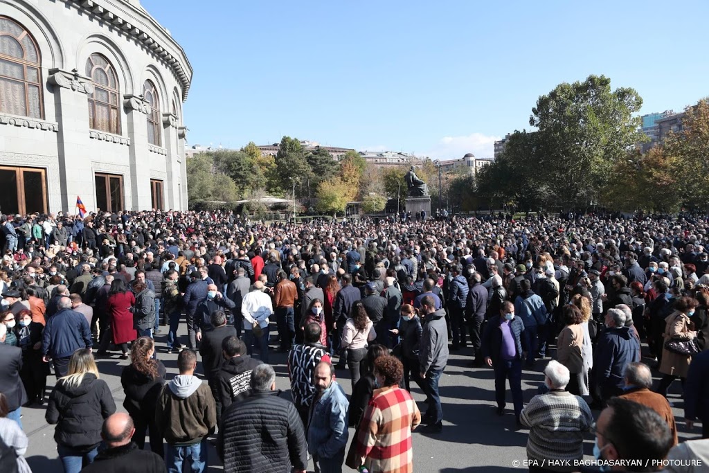 Massaprotest in Armenië na bestand: 'de premier is een verrader'
