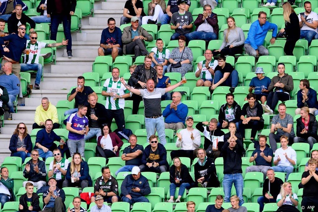 Betaald voetbal wil snel in beperkte mate publiek in stadions