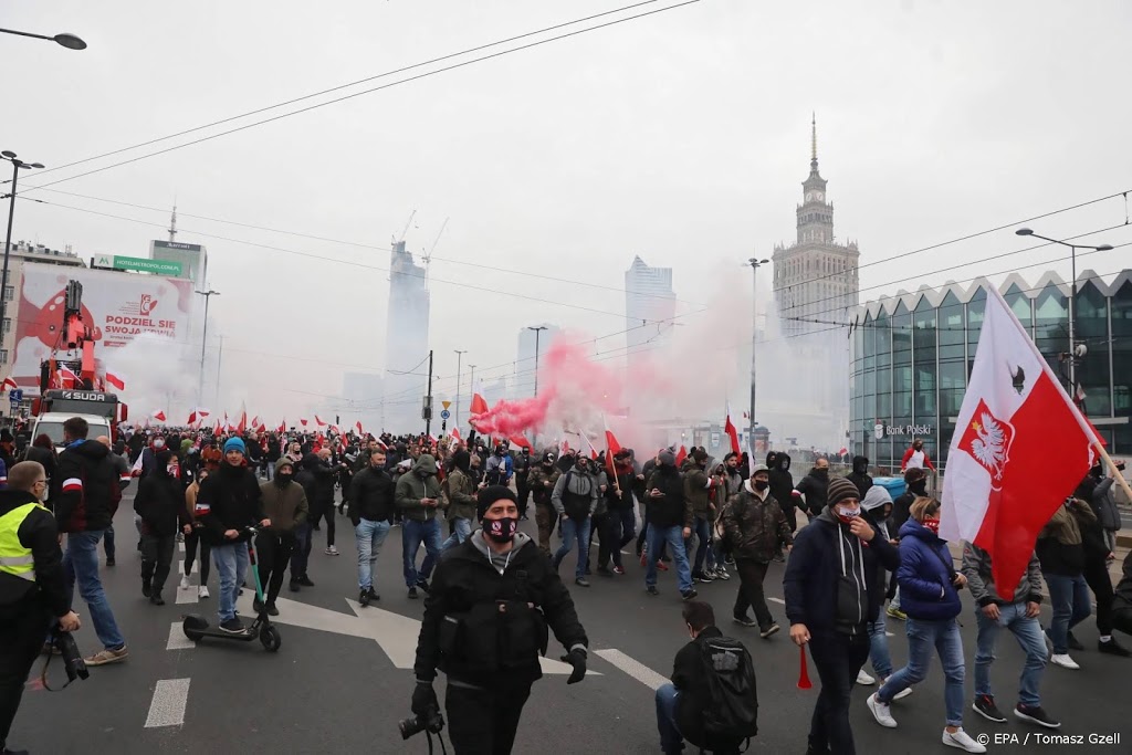 Nationalisten negeren verbod en marcheren door Warschau