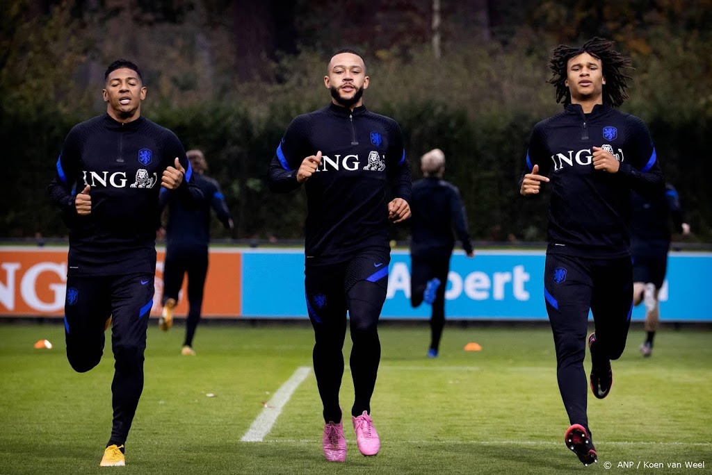 Oranje start met Aké en Veltman als centrale duo tegen Spanje