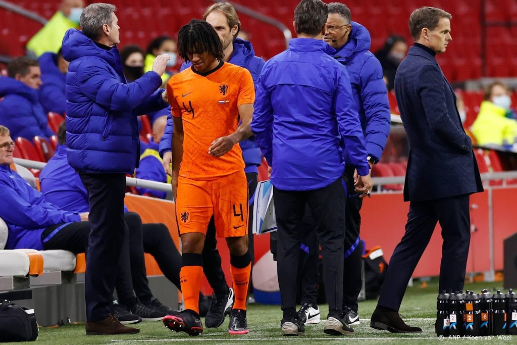 Aké valt bij Oranje al na vijf minuten uit met blessure