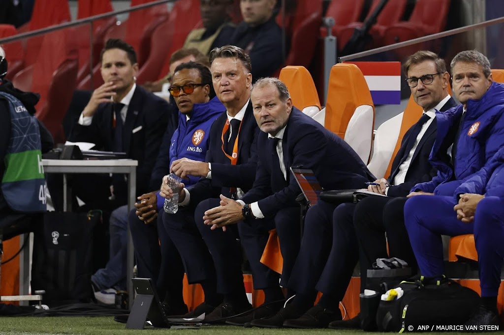 Van Gaal neemt debutanten Simons en Frimpong mee naar WK