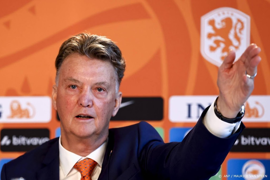 Van Gaal: na training met migranten alleen met voetbal bezig zijn