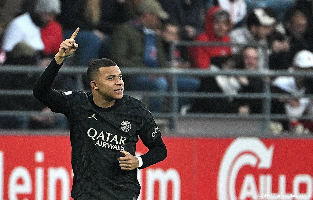 Mbappé maakt voor twaalfde keer een hattrick voor PSG