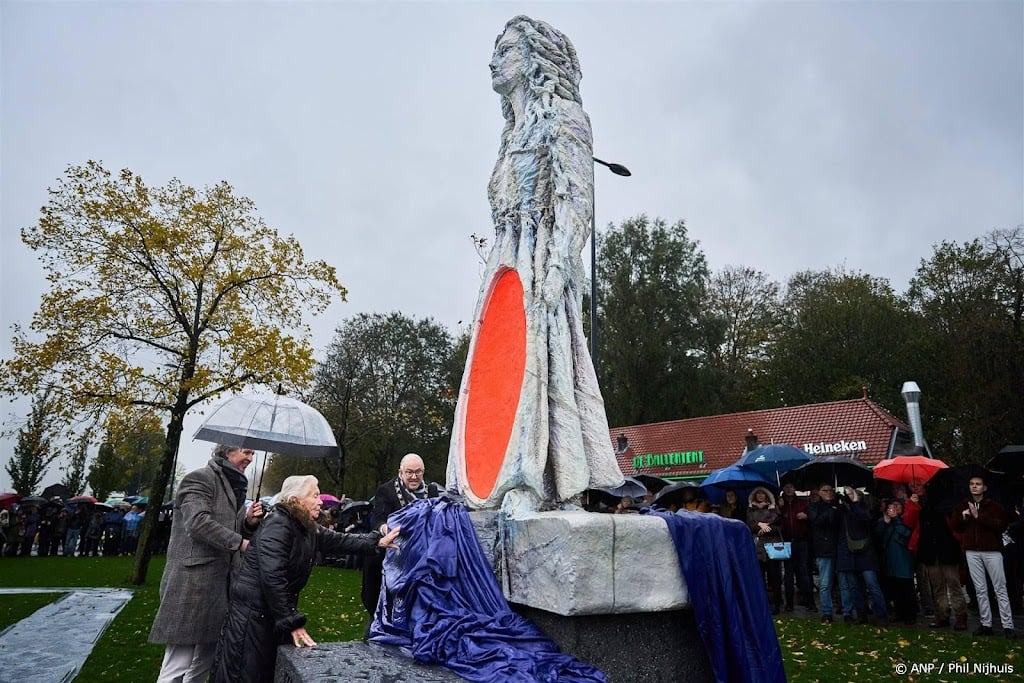 80 jaar na dato eerste kranslegging bij Razzia Monument Rotterdam