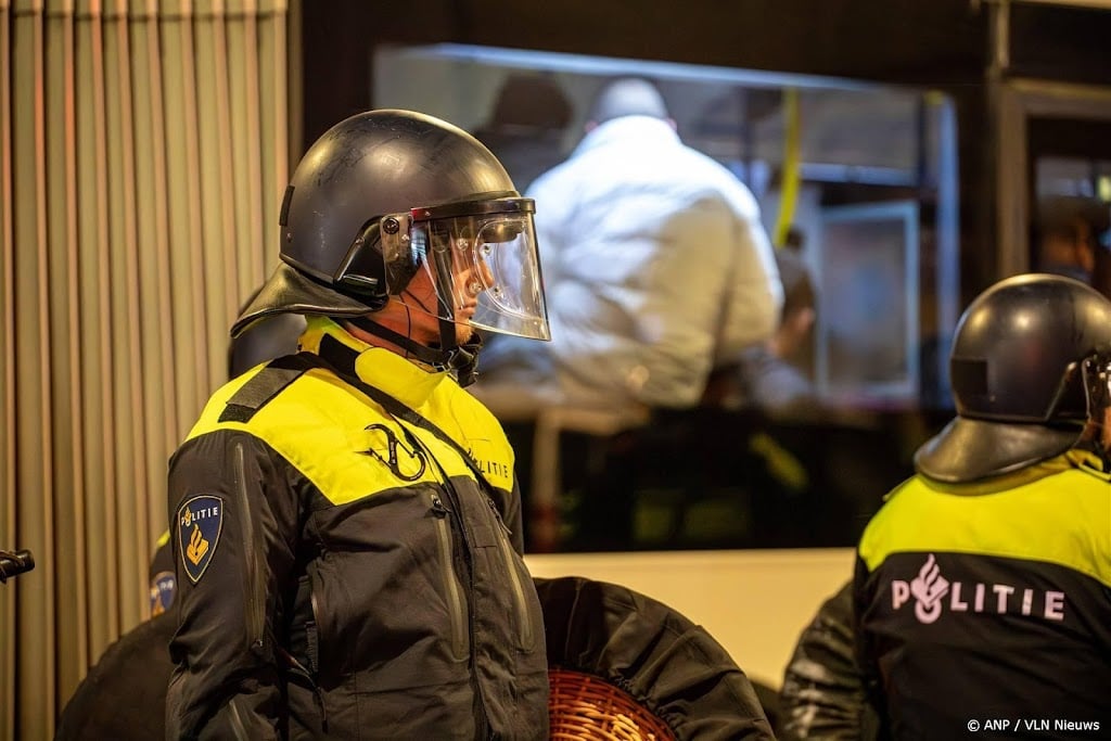 Vier verdachten langer vast voor geweld Amsterdam