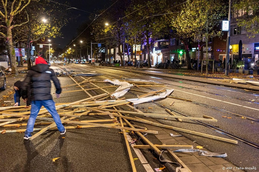 Rust keert terug bij Plein 40-45 in Amsterdam, nog veel politie