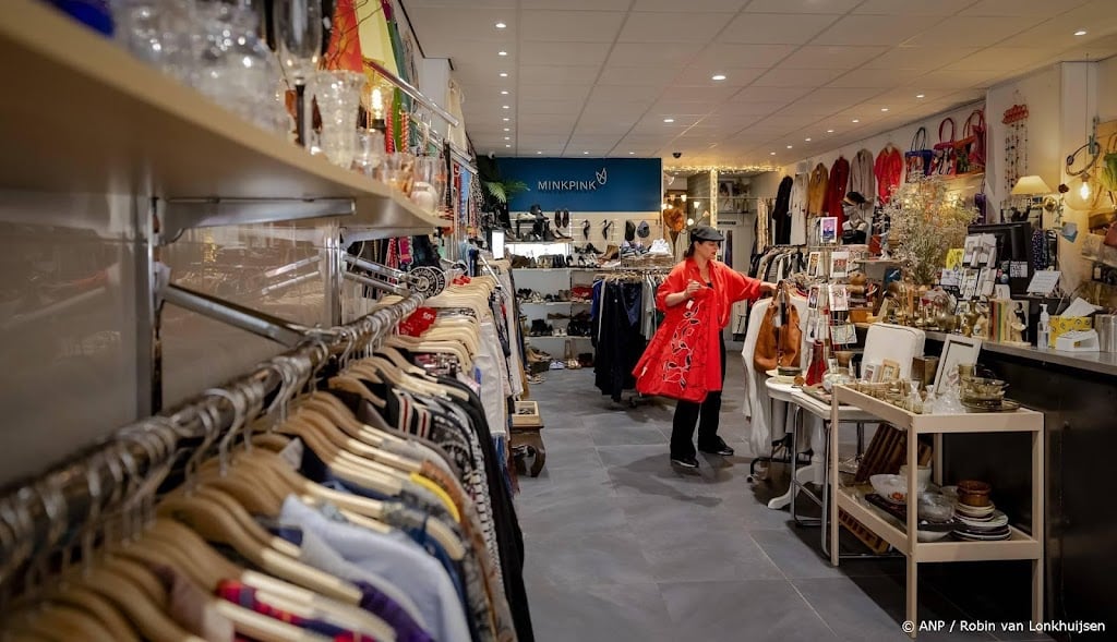 Prijzen kleding en gas drukken inflatie in oktober