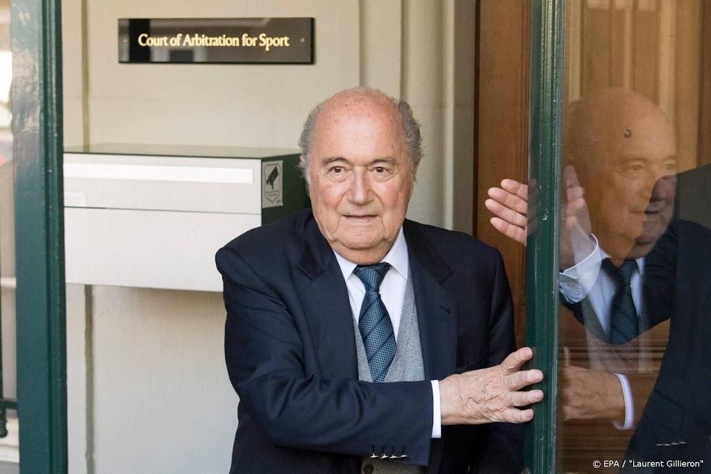 FIFA wil geld terug van Blatter en Platini