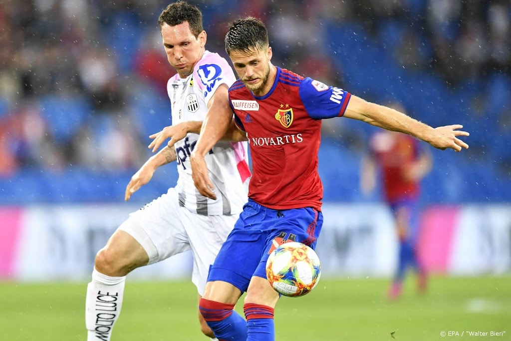 Van Wolfswinkel bij Basel weer op veld