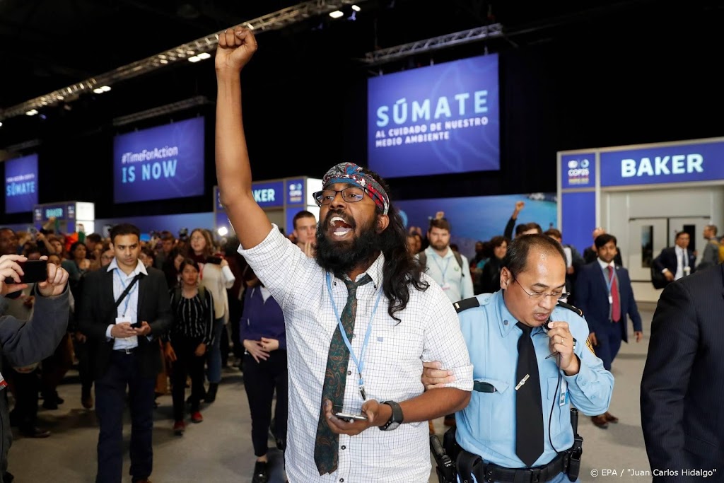 Beveiligers zetten activisten uit klimaattop