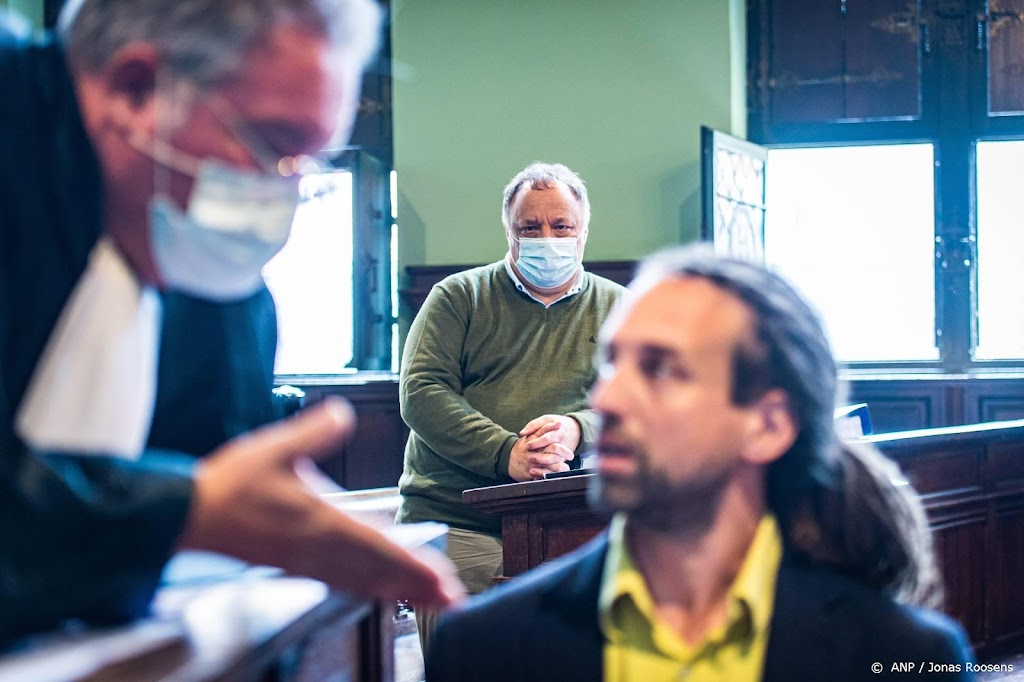 Viroloog Van Ranst geeft compensatie Engel aan vaccinprogramma