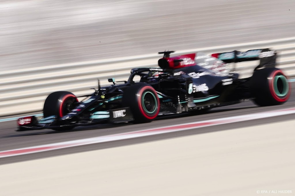 Hamilton iets sneller dan Verstappen in laatste training